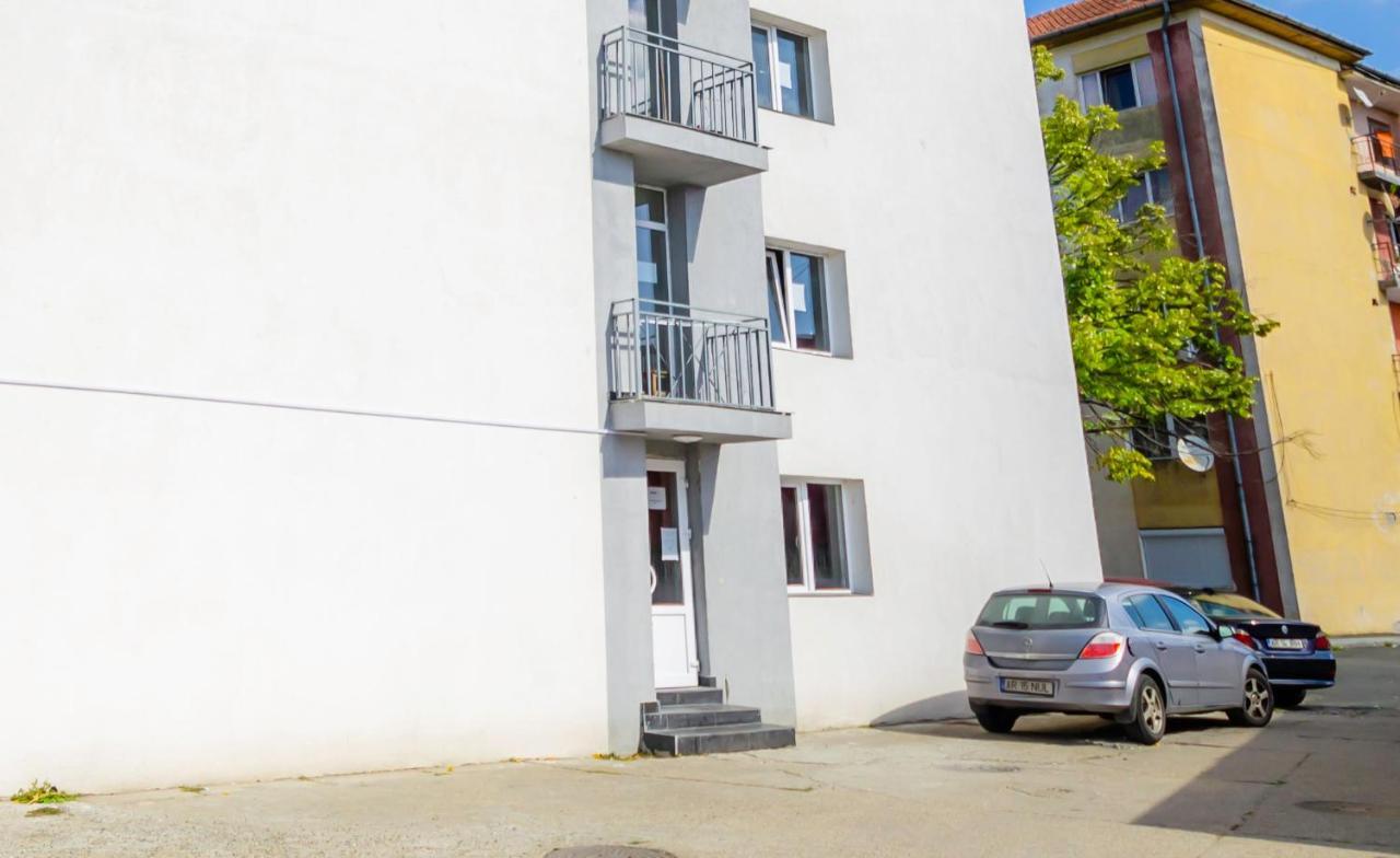 Apartament Cu O Camera 아라드 외부 사진